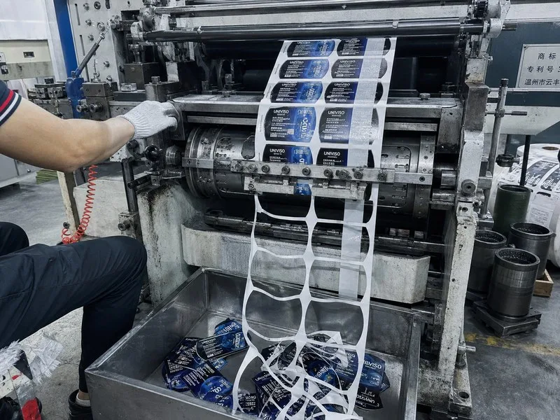 precision die cutting clean label edges