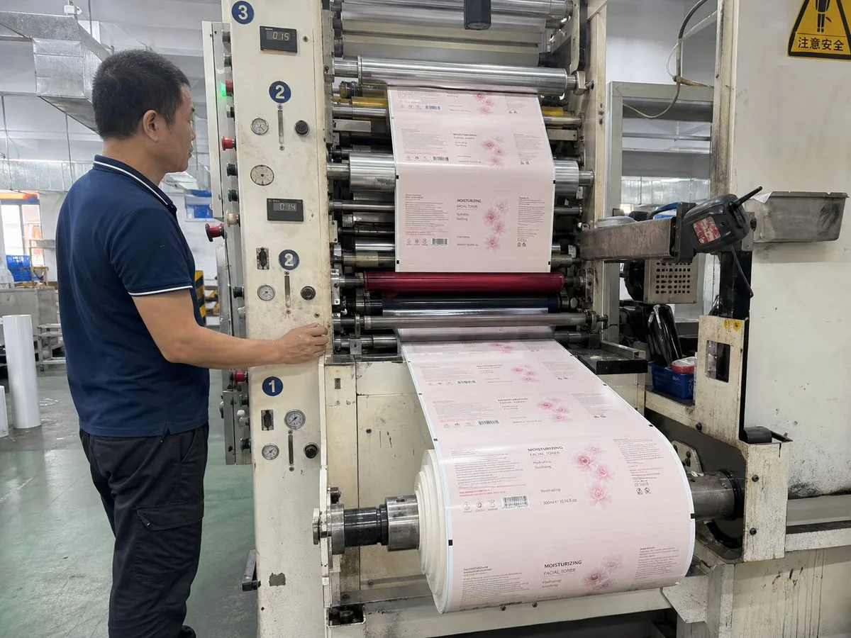 Flexographic line printing high-volume label rolls