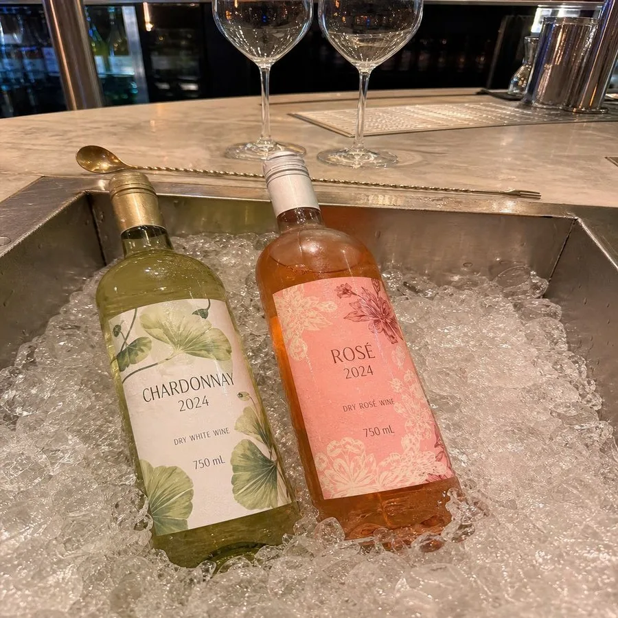 White wine labels ice bucket chill