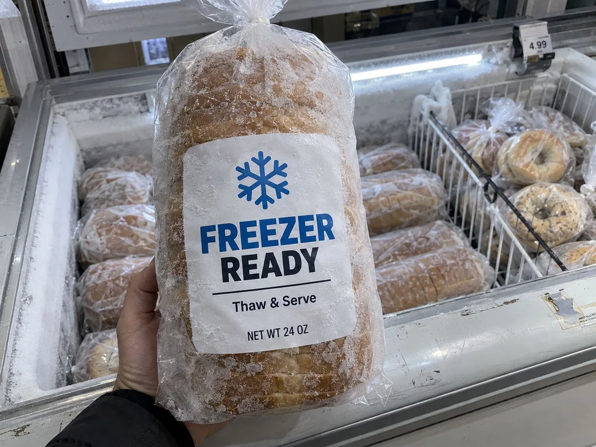 Freezer bag label with cold-resistant adhesive