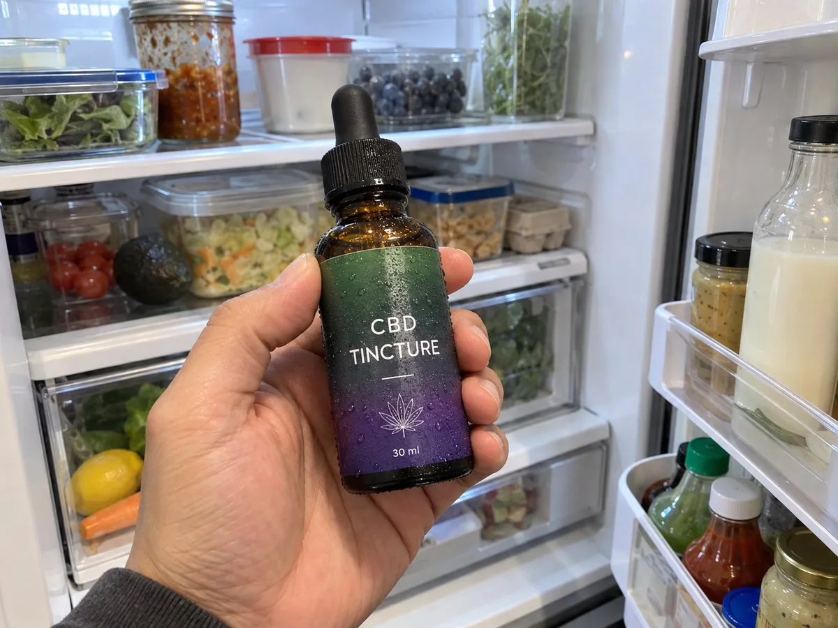 Cold chain CBD bottle label condensation